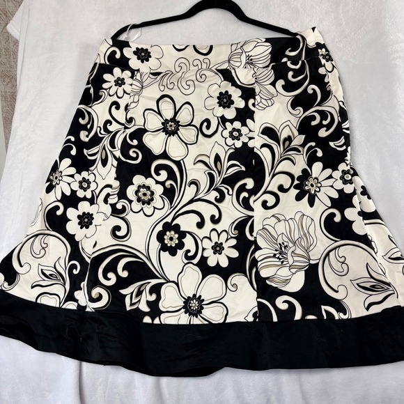 Unbranded Dresses & Skirts - Floral A-Line Skirt Womens 18 Black White Excellent Cotton Blend‎ Knee unbranded